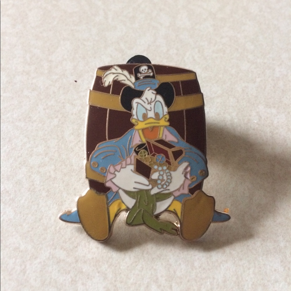 Donald Duck Pirate Trading Pin